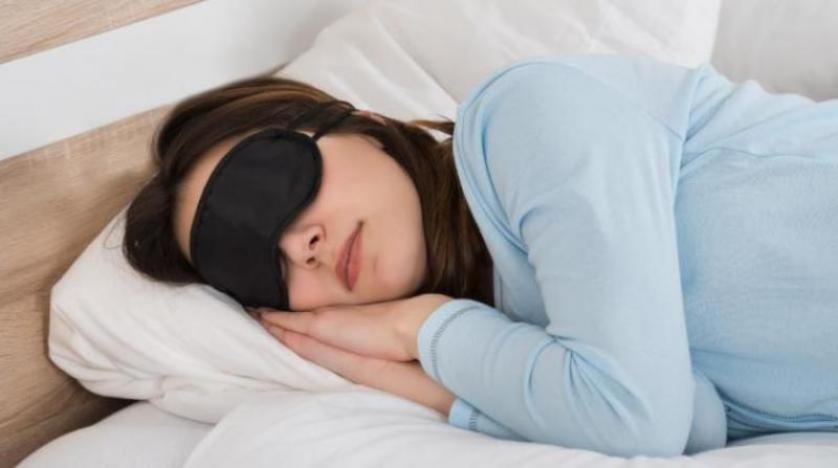 woman-sleeping-with-sleep-mask-2102018