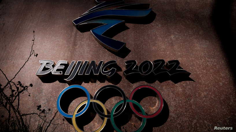 FILE PHOTO: FILE PHOTO: The Beijing 2022 logo is seen outside the headquarters of the Beijing Organising Committee for the 2022 Olympic and Paralympic Winter Games in Shougang Park, the site of a former steel mill, in Beijing, China, November 10, 2021. REUTERS/Thomas Peter/File Photo/File Photo