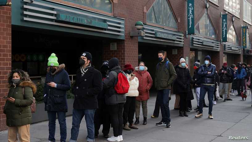 People queue for coronavirus disease (COVID-19) tests on East 14th Street as the Omicron coronavirus variant continues to spread in Manhattan, New York City, U.S., December 22, 2021. REUTERS/Andrew Kelly