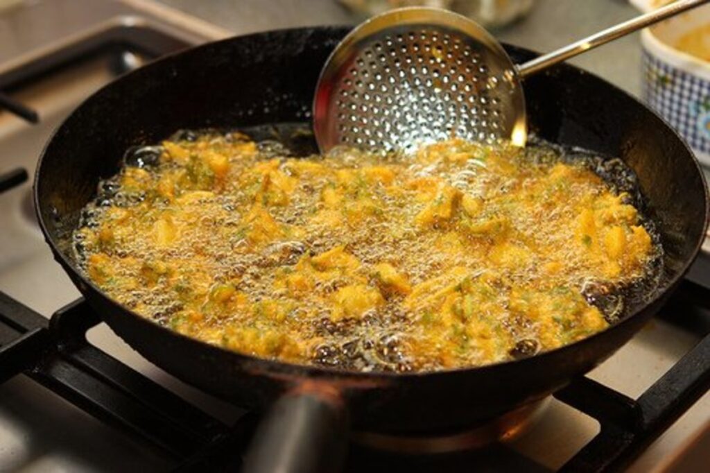 deep-frying-3-ways-to-check-the-oil-temperature-without-a-thermometer