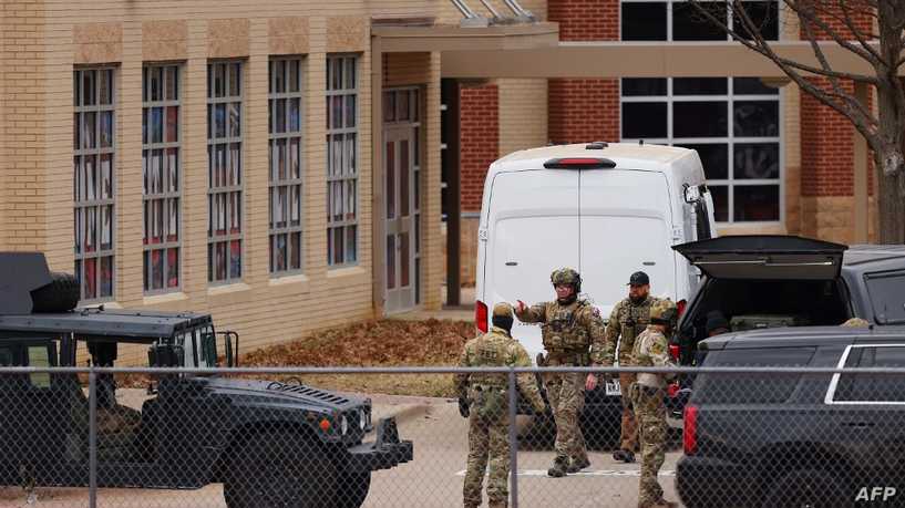 SWAT team members deploy near the Congregation Beth Israel Synagogue in Colleyville, Texas, some 25 miles (40 kilometers) west of Dallas, on January 15, 2022. - The SWAT police operation was underway at the synagogue where a man claiming to be the brother of a convicted terrorist has reportedly taken several people hostage, police and media said. (Photo by Andy JACOBSOHN / AFP)