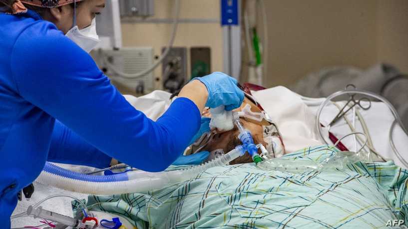 A medical worker treats an intubated unvaccinated 40 year old patient who is suffering from the effects of Covid-19 in the ICU at Hartford Hospital in Hartford, Connecticut on January 18, 2022. (Photo by Joseph Prezioso / AFP)