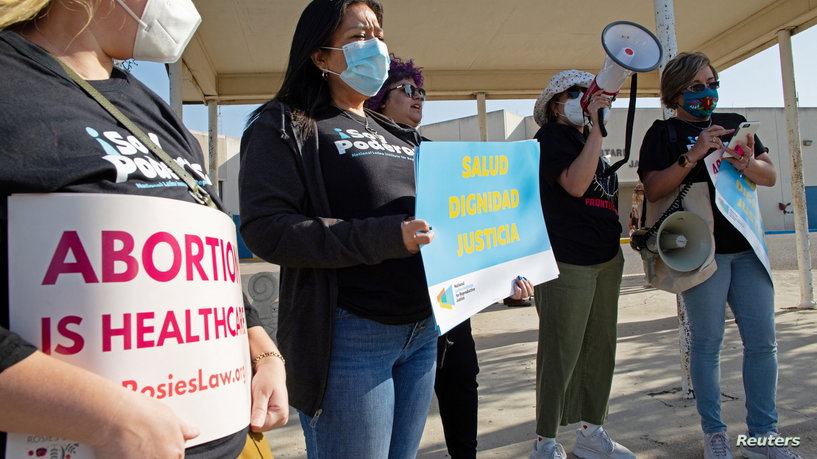 Protesters stand outside the Starr County Jail after Lizelle Herrerra, 26, was charged with murder for allegedly performing what authorities called a "self-induced abortion", in Rio Grande City, Texas, U.S. April 9, 2022.  REUTERS/Jason Garza