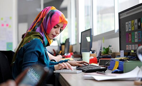 muslim-woman-working-office_53876-22978-1