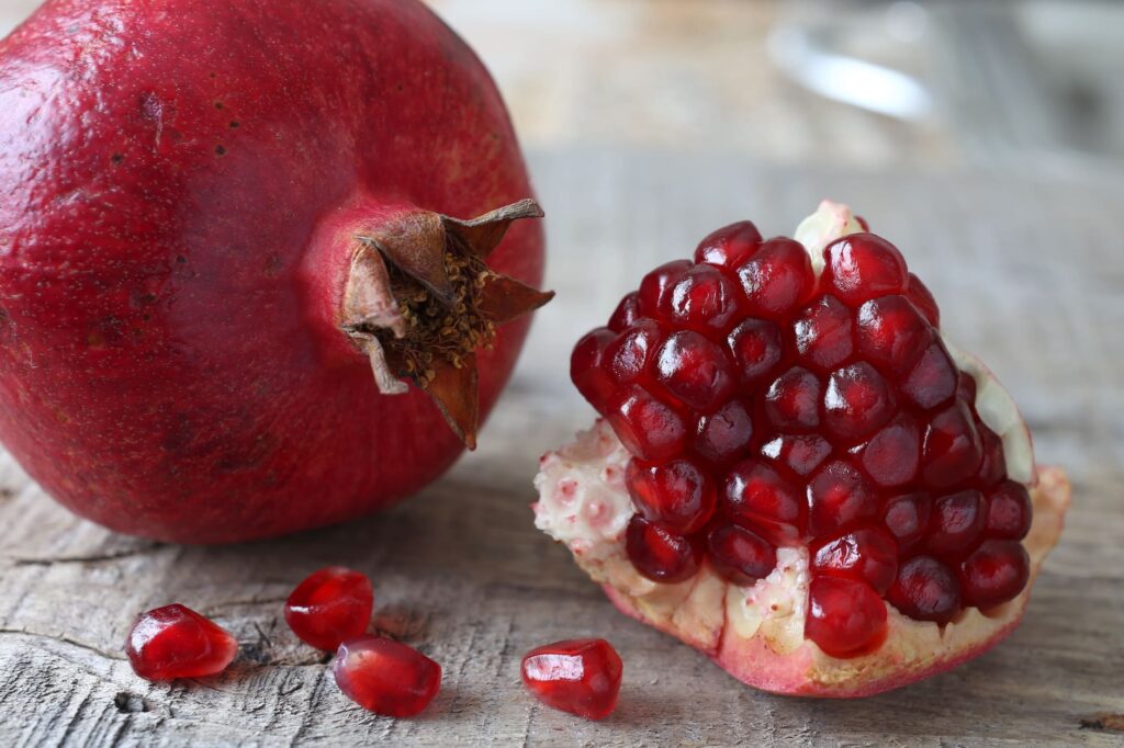 pomegranate-fruit-on-cut-board-157685468-588901525f9b5874ee801d3e
