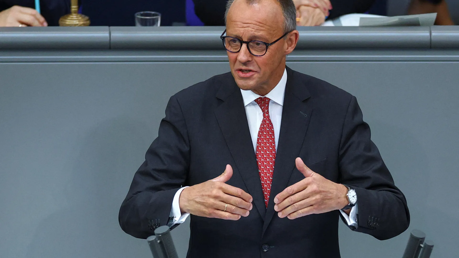 لماذا يصرّ المستشار الألماني على إهانة ملايين العرب والمسلمين؟