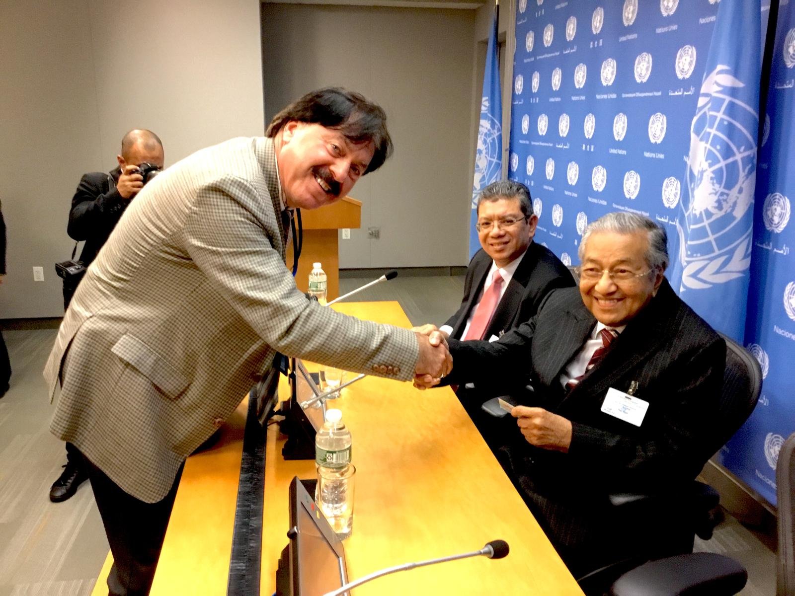 رحيل مهاتير محمد… رجل الدولة الذي أعاد بناء ماليزيا