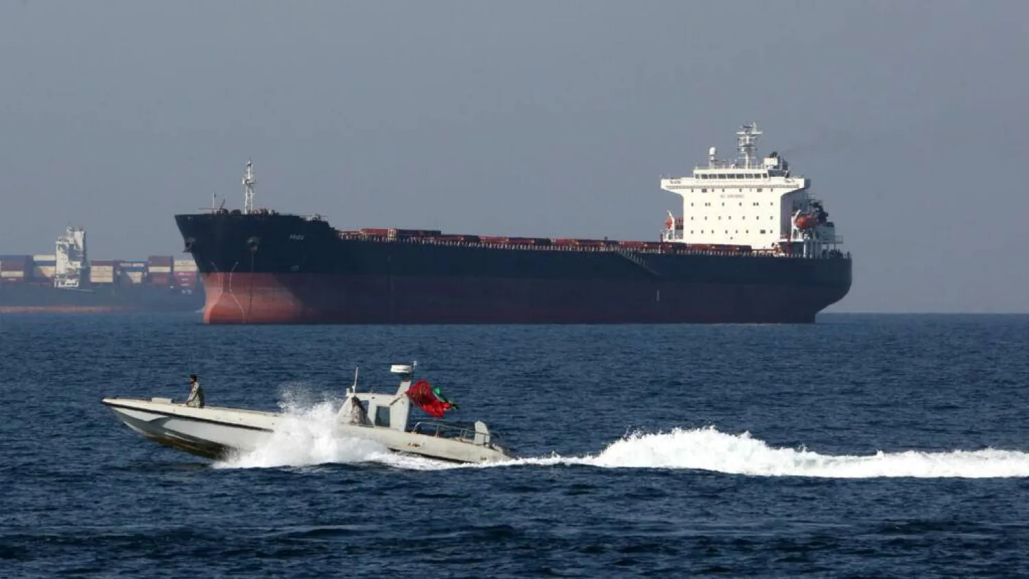 هيئة بحرية: تلقينا بلاغات تفيد بإغلاق مضيق هرمز