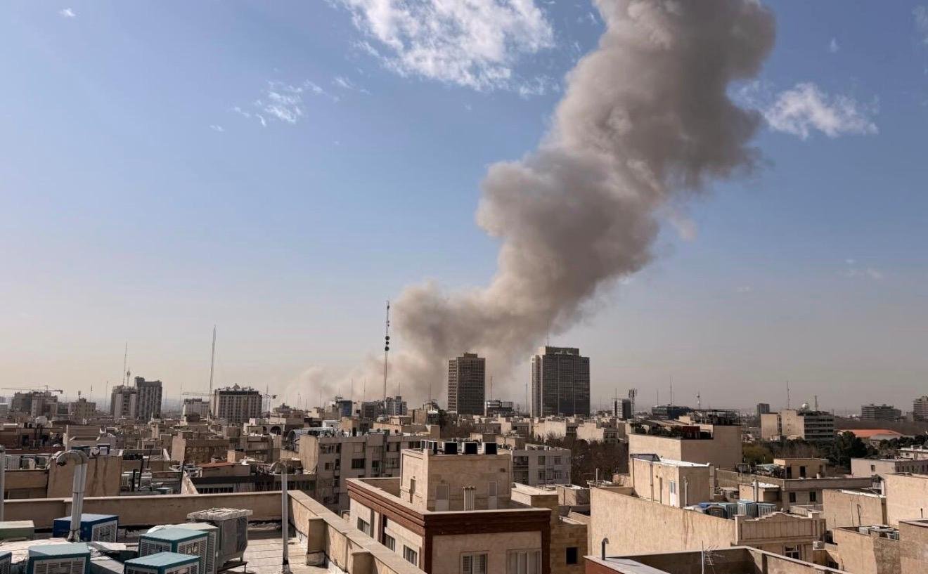 تصعيد خطير في الشرق الأوسط: الحرب الأمريكية – الإسرائيلية على إيران وتداعياتها الإقليمية والدولية